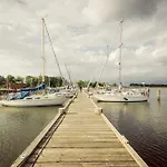 Feriehus Komfort-hausboote Am Naturhafen Krummin