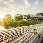 Komfort-hausboote Am Naturhafen Krummin