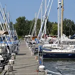 Komfort-hausboote Am Naturhafen Feriehus *