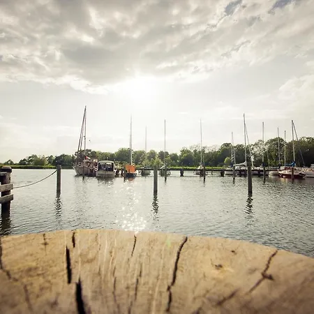 Dom wakacyjny Komfort-hausboote Am Naturhafen Krummin