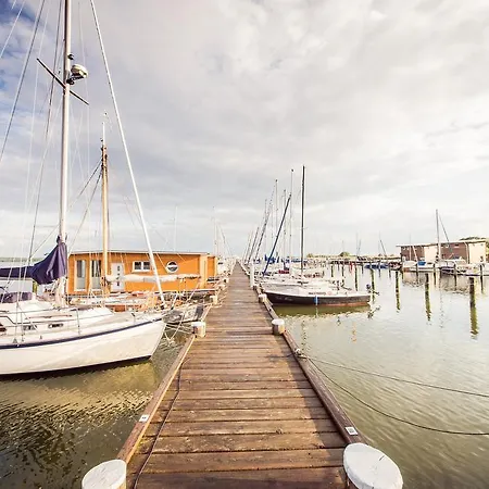 Komfort-hausboote Am Naturhafen Krummin