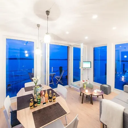 Komfort-hausboote Am Naturhafen Krummin