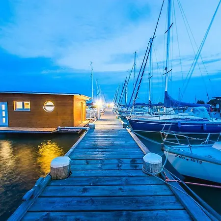 Dom wakacyjny Komfort-hausboote Am Naturhafen
