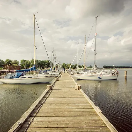 Dom wakacyjny Komfort-hausboote Am Naturhafen Krummin