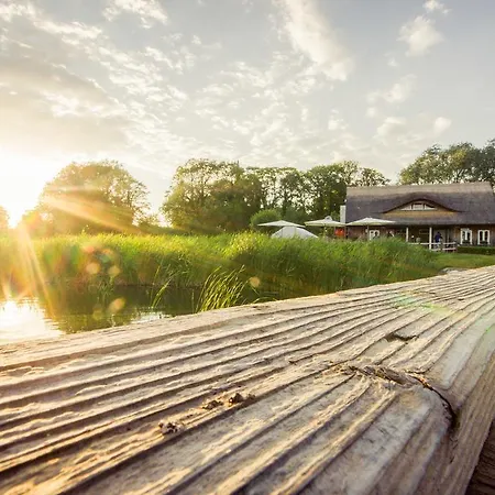 Komfort-hausboote Am Naturhafen Krummin