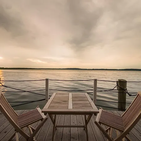 Dom wakacyjny Komfort-hausboote Am Naturhafen Krummin