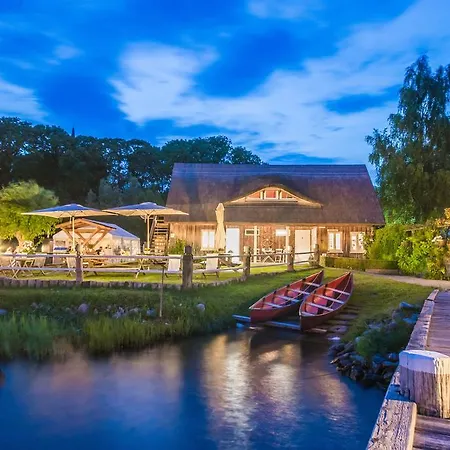 Komfort-hausboote Am Naturhafen