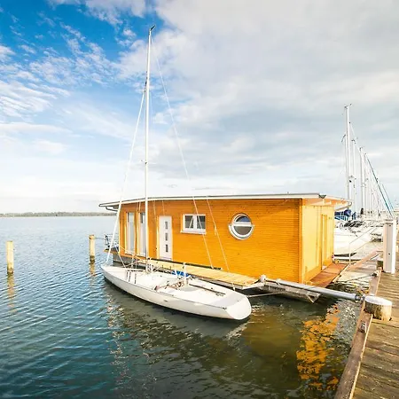 Komfort-hausboote Am Naturhafen 度假居 Krummin