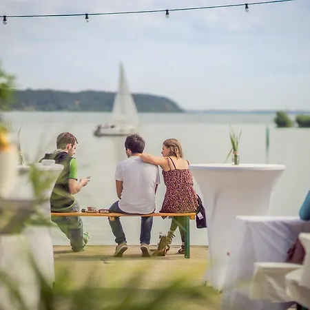 Komfort-hausboote Am Naturhafen 度假居 Krummin