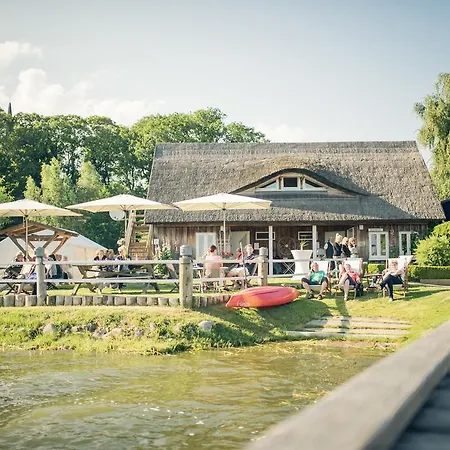 Komfort-hausboote Am Naturhafen 度假居 *